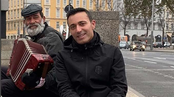 Mustafa Sandal’dan hayranlarına Viyana’dan çağrı