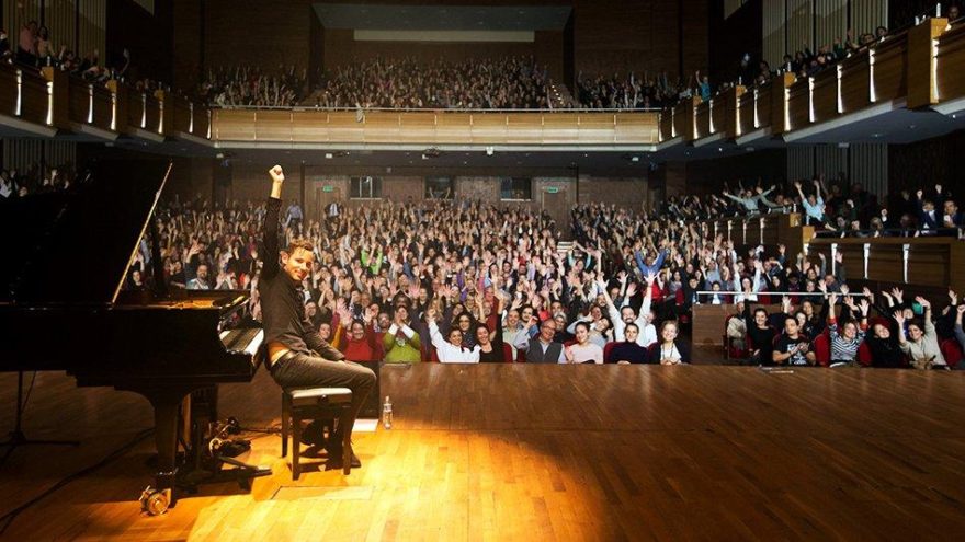 Rekortmen piyanist, Türkiye’deki ilk konserini İzmir’de verdi