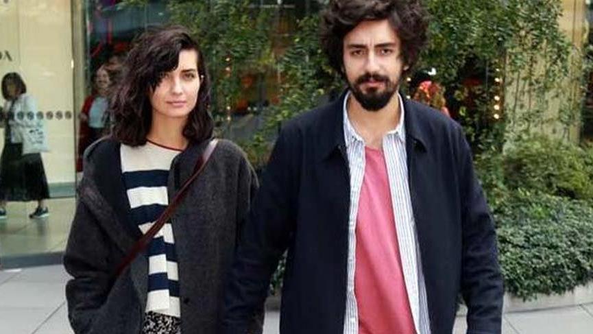 Tuba Büyüküstün ve sevgilisi dostlarıyla buluştu
