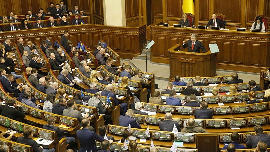 Ukrayna Parlamentosu sıkıyönetim kanununu kabul etti