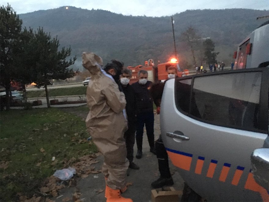 FOTO: İHA- Karabük'ün Yenice ilçesinde, torna atölyesinde kesilen varilden açığa çıkan gazdan etkilenen 15 kişi rehabilitasyon altına alındı