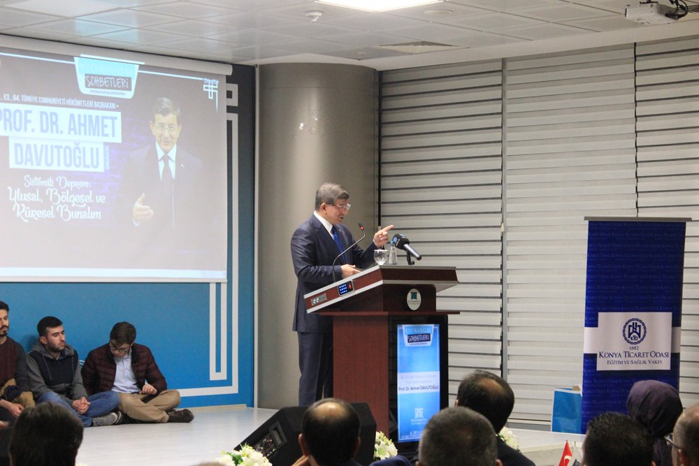 FOTO:SÖZCÜ - Eski Başbakan Ahmet Davutoğlu, Konya'daki konferansta konuştu.