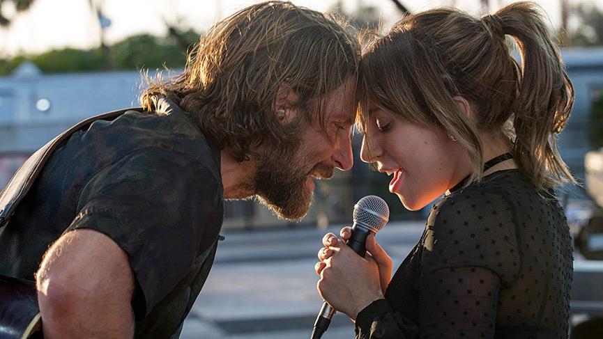 Lady Gaga Bradley Cooper’ı övmeye kalkınca dalga konusu oldu