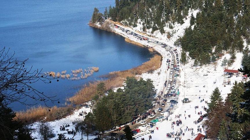 Abant Tabiat Parkı’na ziyaretçi akını