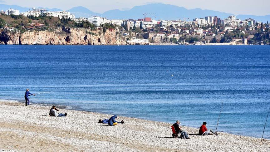 Antalya’da güneş yüzünü gösterdi
