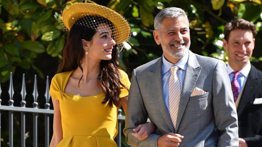 Amal Clooney’in sarı elbisesi satışa çıktı