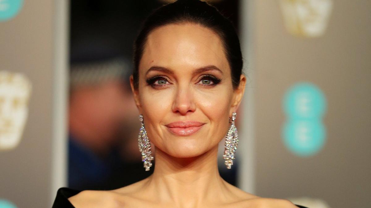 Angelina Jolie siyasete girebilir: Hükümetlerle çalışmaya uygunum 6