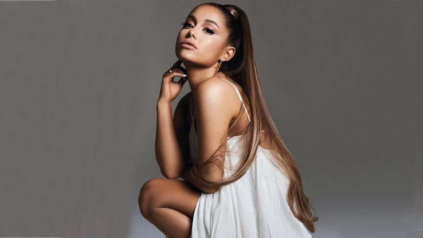Ariana Grande ‘Yılın Kadını’ seçildi, ödülünü aldı