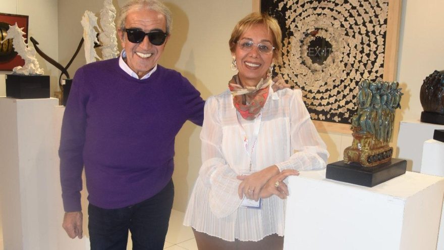 Edip Akbayram’dan eşine destek