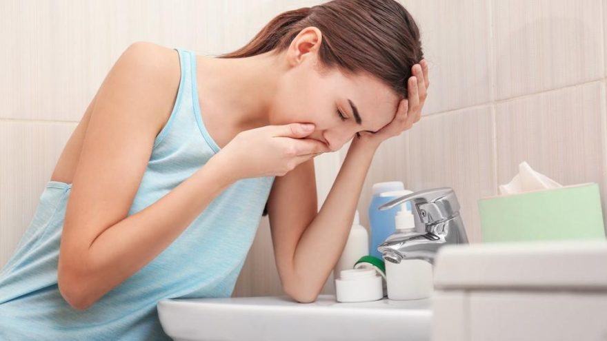 Mide bulantısı neden olur? Nasıl geçer?