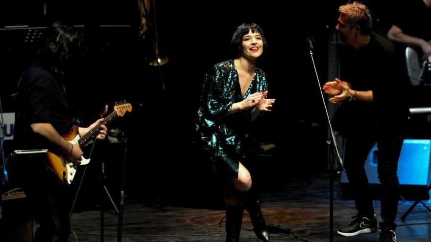 Gonca Vuslateri’nden eğlenceli canlı performans