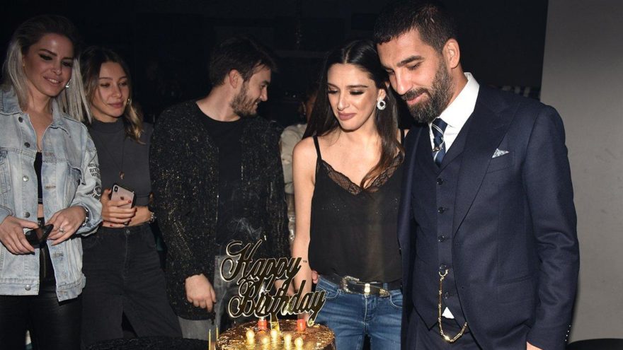 Arda Turan’dan eşi Aslıhan’a sürpriz doğum günü