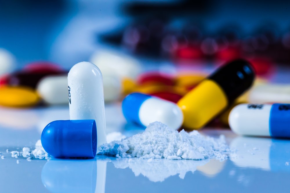 Hastalığın viral mi yoksa bakteriyel mi olduğu bilinmeden ve doktora danışmadan, bilinçsiz şekilde antibiyotik kullanılmaması gerekiyor! Virüsler antibiyotikle tedavi edilmez, antibiyotikler sadece bakteriyel enfeksiyonların tedavisinde kullanılır.