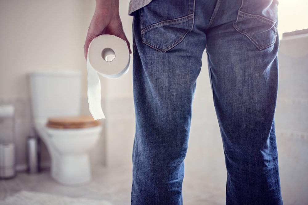 Candida enfeksiyonunun belirtileri bulantı, gaz, kabızlık veya ishal, bağımlılık derecesinde şeker, ekmek, makarna gibi karbonhidratlı yiyecekleri canın çekmesi, kronik yorgunluk, geçmeyen egzama veya döküntüler, cinsel istekte azalma, tekrarlayan idrar yolu enfeksiyonları, gerginlik, ruh halinde değişim, depresyon, endişe ve eklem ağrılarıdır. Bu belirtiler pek çok hastalıkta da görülebildiği için, ilk etapta hekimlerin aklına Candida enfeksiyonu gelmeyebilir. Uzun süreli kansızlık, tedaviye rağmen düzelmeyen vitamin eksiklikleri olanlarda da Candida enfeksiyonu araştırması yapılmalıdır.