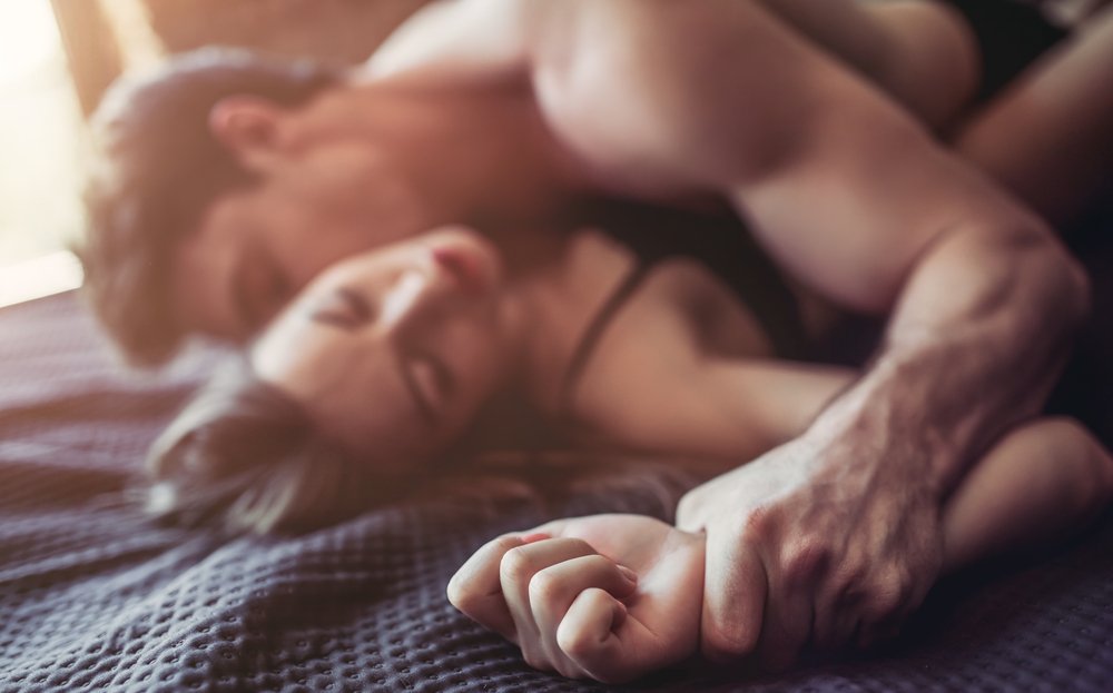 Aile bütünlüğünü ve devamlılığını destekliyor: Evliliklerde dönem dönem oluşan bazı tartışmalar sonucunda oluşan gerginlikler sexs ile çözülüp halledilebiliyor. Bu şekilde düzenli sexs, adeta bir "meditasyon veya terapi yapmak" gibi aile bütünlüğünün sağlıklı bir şekilde devamlılığı için vazgeçilmez unsurlardandır.