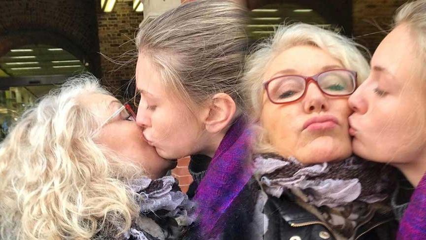 Suna Yıldızoğlu: “Anne kız Londra’da”