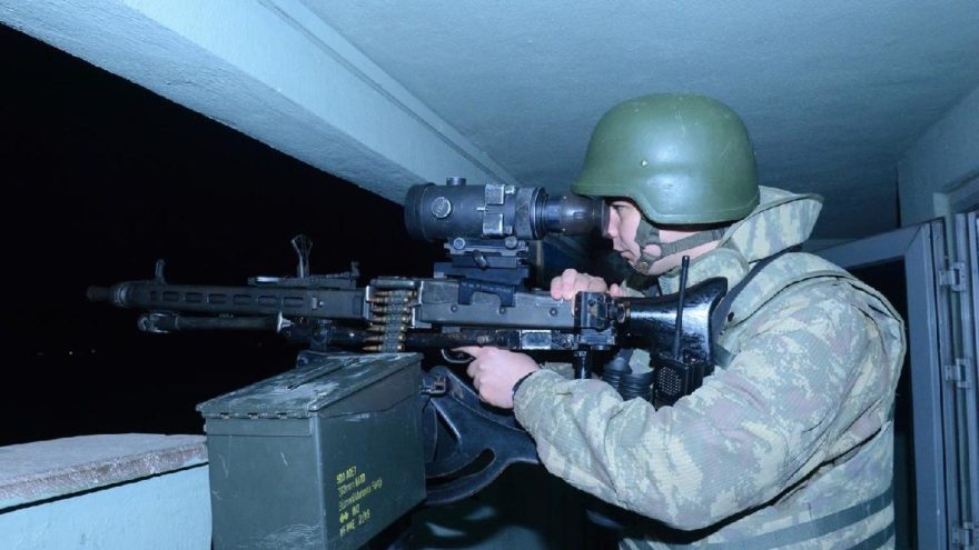 Yeni yıla eller tetikte giren kahraman Türk askerinden mesaj var: ‘Gözünüz arkada kalmasın’