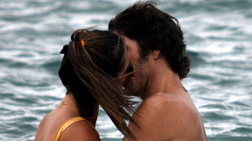 Alessandra Ambrosio aşk sarhoşu