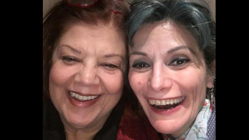 Bizimkiler dizisinin anne – kızı buluştu