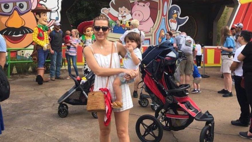 Burcu Kara, oğlu Ali’yle sıcağa kaçtı