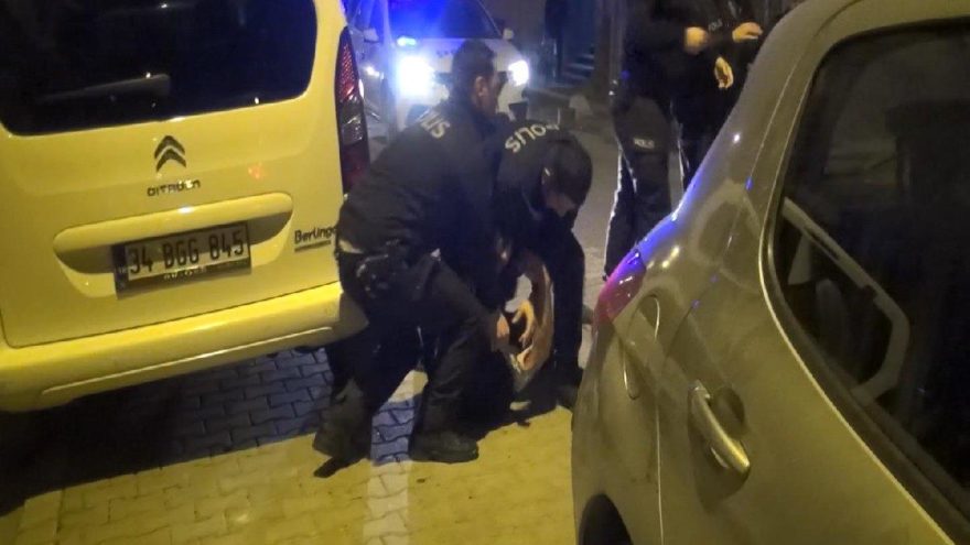 Aile kavgası sokağa taştı: Polise saldırdılar
