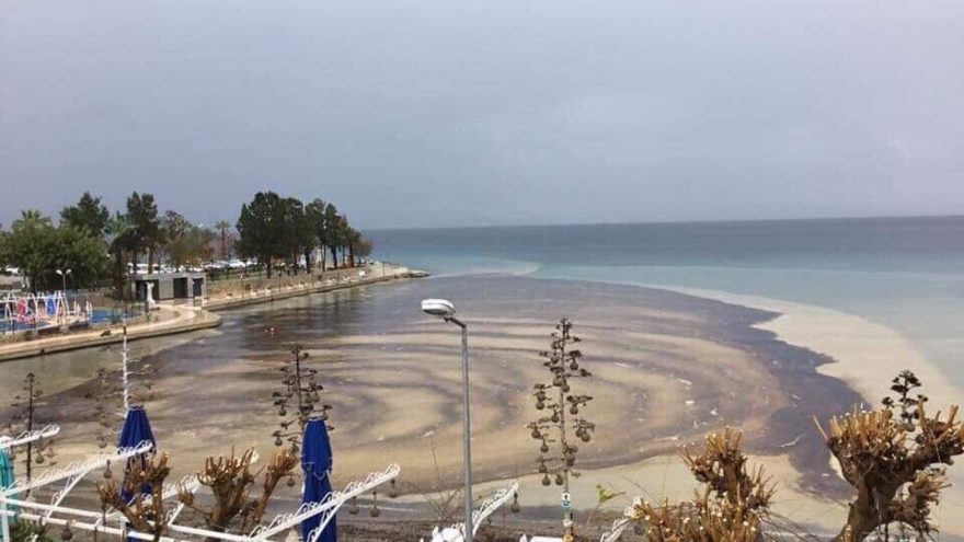 Datça’da denize mazot sızdı erken müdahale faciayı önledi