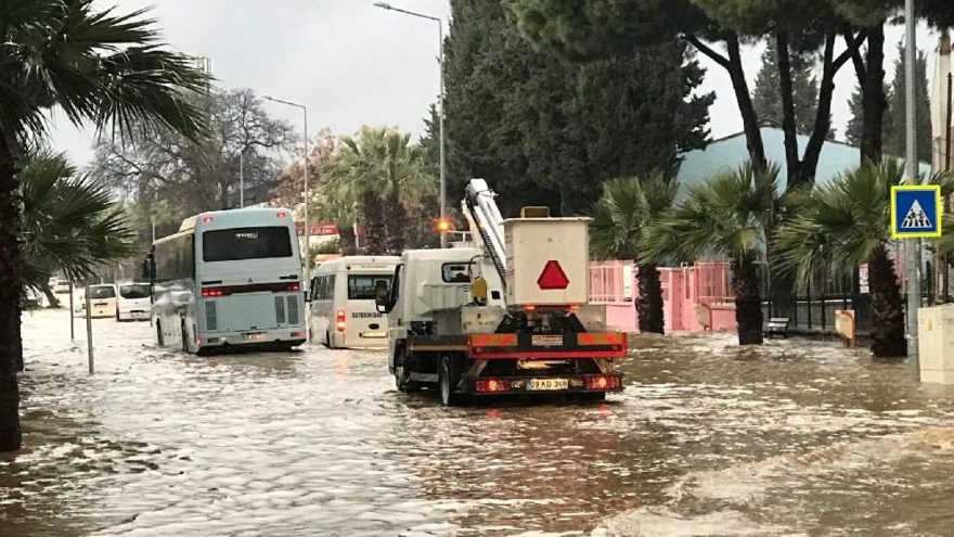 Yağmur ve fırtına esir aldı! Meteoroloji’nin uyardığı yağmur fırtınası Ege ve Akdeniz’i vurdu…