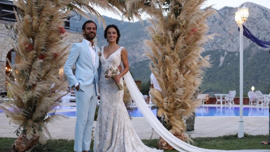 Erkan Kolçak Köstendil’den eşine doğum günü sürprizi
