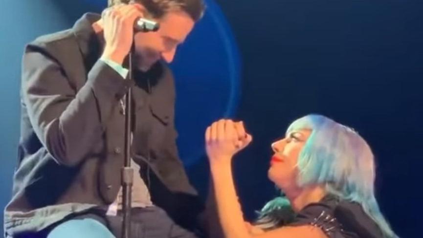 Lady Gaga ve Bradley Cooper’ın Las Vegas’taki düeti sosyal medyayı salladı