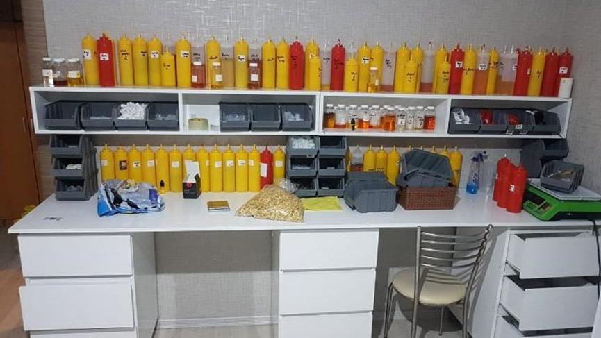 Evini elektronik sigara imalathanesine çevirmiş