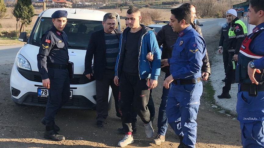Polisi dua ederek kandırmak istedi ama…