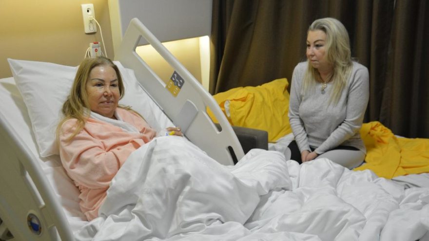 Bedia Akartürk, hastaneye kaldırıldı