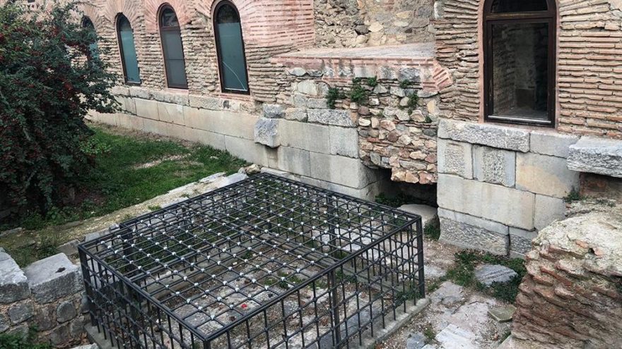 1700 yıllık Bizans mozaiği çöpten görünmez hale geldi