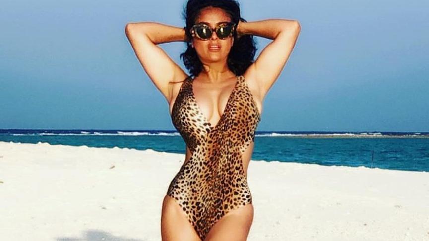 Salma Hayek’ten 52’lik poz