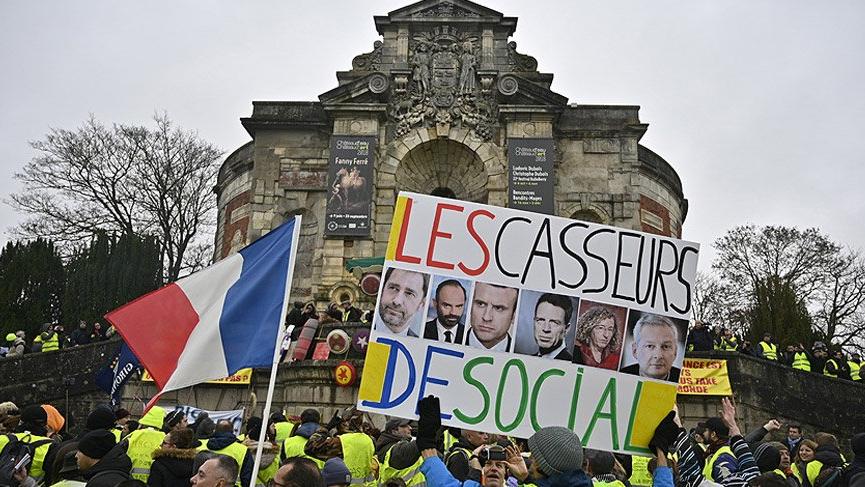 9 hafta oldu! Paris’te sarı yeleklilere müdahale