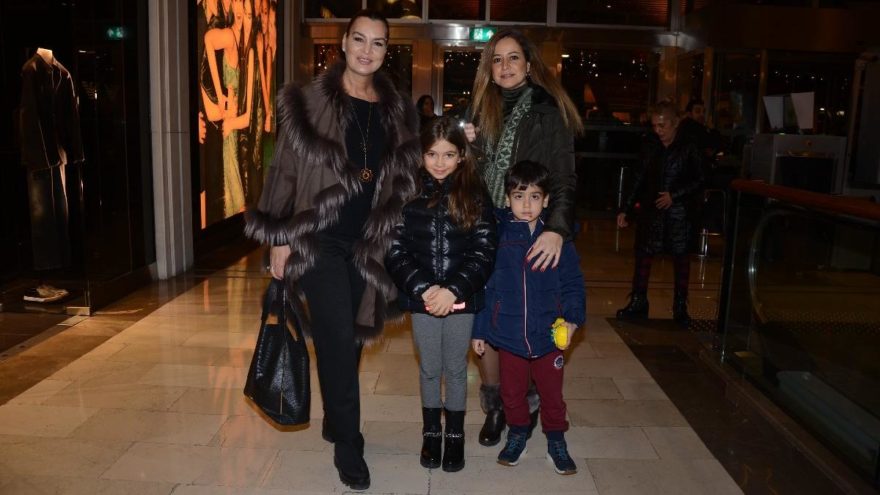 Sibel Turnagöl yeğenleriyle alışverişte…