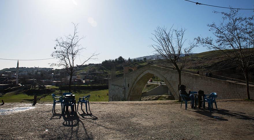 Malabadi Köprüsü, 1147 tarihli inşa kitabesine göre, Timurtaş'ın oğlu Necmettin-i İlgazi tarafından Artukoğulları Döneminde inşa ettirilen ve 12. yy. Selçuklu Dönemi anıtsal mühendislik-mimarlık başyapıtlarından biri.
