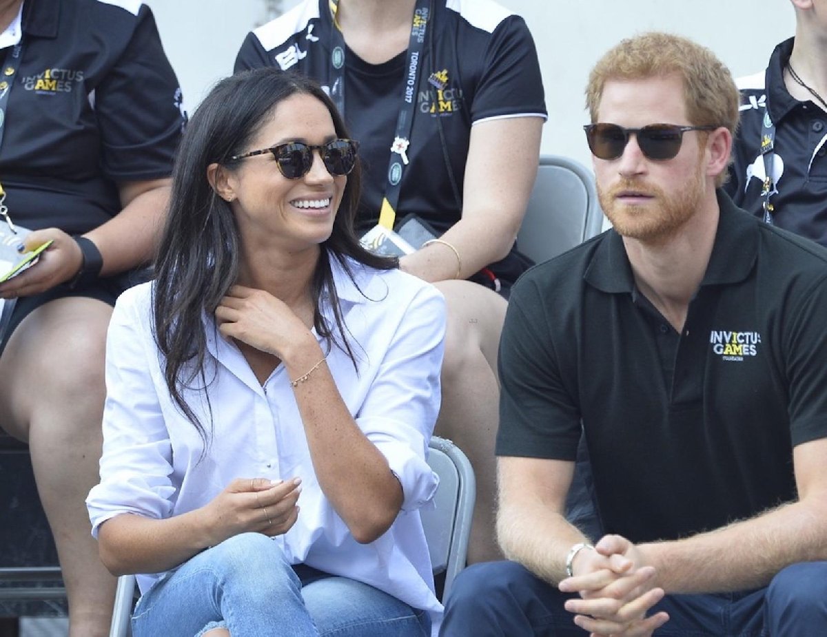Prens Harry, Fatma'nın Eli yüzüğü dışında bir de bu bilekliği hediye etti.