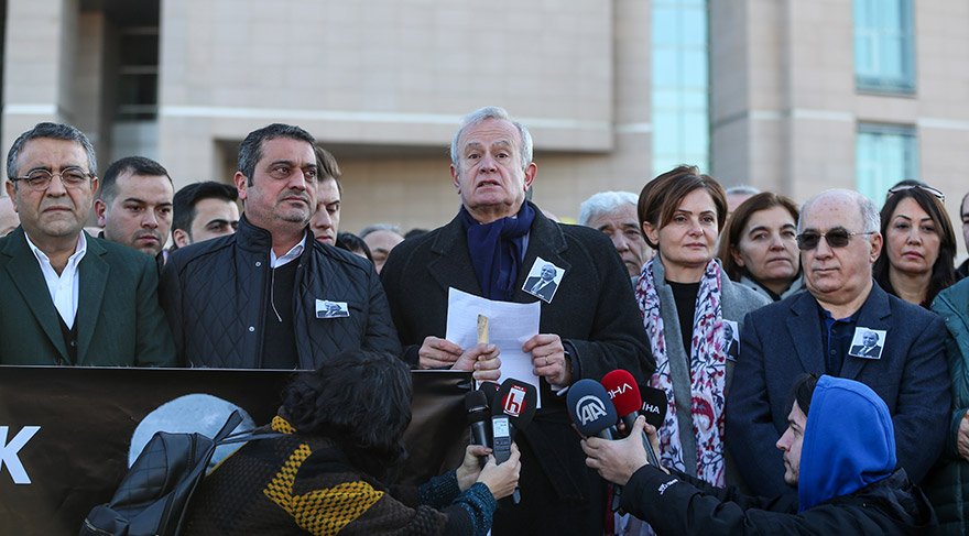 Şişli Belediyesi önünde toplanan Hayri İnönü ve belediye çalışanları, ''Temiz belediyecilik bayrağını yere düşürmedik Cemil başkanım'' yazılı pankartla davanın görüldüğü Çağlayan'daki İstanbul Adliyesi'ne yürüdü. Şişli Belediye başkanı Hayri İnönü, burada açıklama yaptı.FOTO:AA