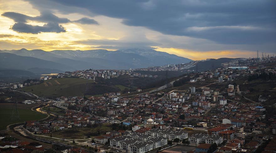 Park içerisinde kafeterya ve yürüyüş alanları bulunurken yorulduğunuzda dinlenebileceğiniz yerler de dünüşülmüş.