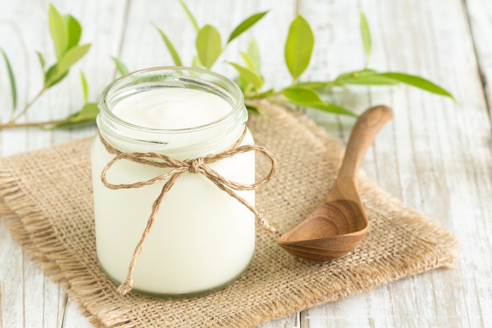 Gluten, gıda alerjileri, iltihaplı bağırsak ve huzursuz bağırsak hastalığı, depresyon, panik atak, kaygı bozukluğu, otizm, parkinson ve Alzheimer gibi rahatsızlıkların da bağırsakla ilişkisi olduğuna işaret eden Karakan, "Bağırsak bakteri yapısı hem zararlı hem de dost bakterilerden oluşuyor. Bu denge iyi korunursa sağlıklı oluyorsunuz. Bu dengeyi neler bozuyor? En başta antibiyotik bozuyor. Bağırsakta faydalı bakterileri ebedi olarak kaybetmemize sebep olabiliyor. O yüzden mümkün olduğu kadar antibiyotik içmememiz lazım" dedi.