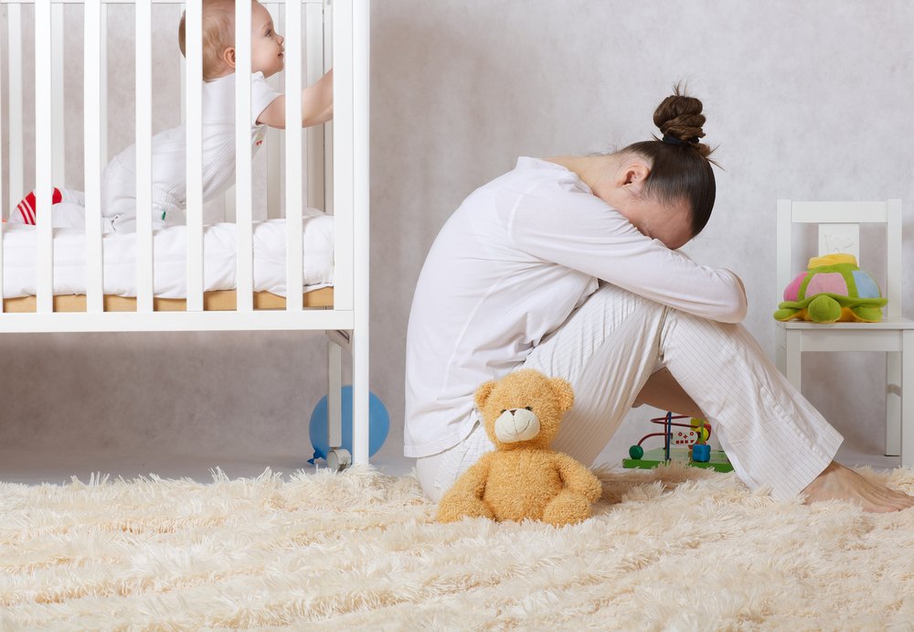 Doğum sonrası depresyonun ilk 4-6 hafta içerisinde ortaya çıktığını ve tanı konulabilmesi için de belirtilerin en az 2 hafta sürmesi gerektiğini anlatan Soysal, “Gebelik sırasında yaşanan depresyon dünyada her 10 anneden 5’inde görülürken, doğum sonrası depresyon 10 annenin 1’inde görülür. Prenatal denilen hamilelik öncesinde ve perinatal denilen hamilelik sırasındaki bazı duygu durumları, doğum sonrasında bir depresyonun habercisi olabilir” diye konuştu.