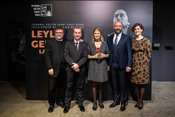 soldan-saga-gorgun-taner-selcuk-metin-zeynep-orali-halit-ergenc-yesim-gurer-oymak