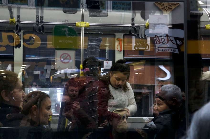 Yapılan aramada çalınan cep telefonu bulunamadı. Foto: DHA