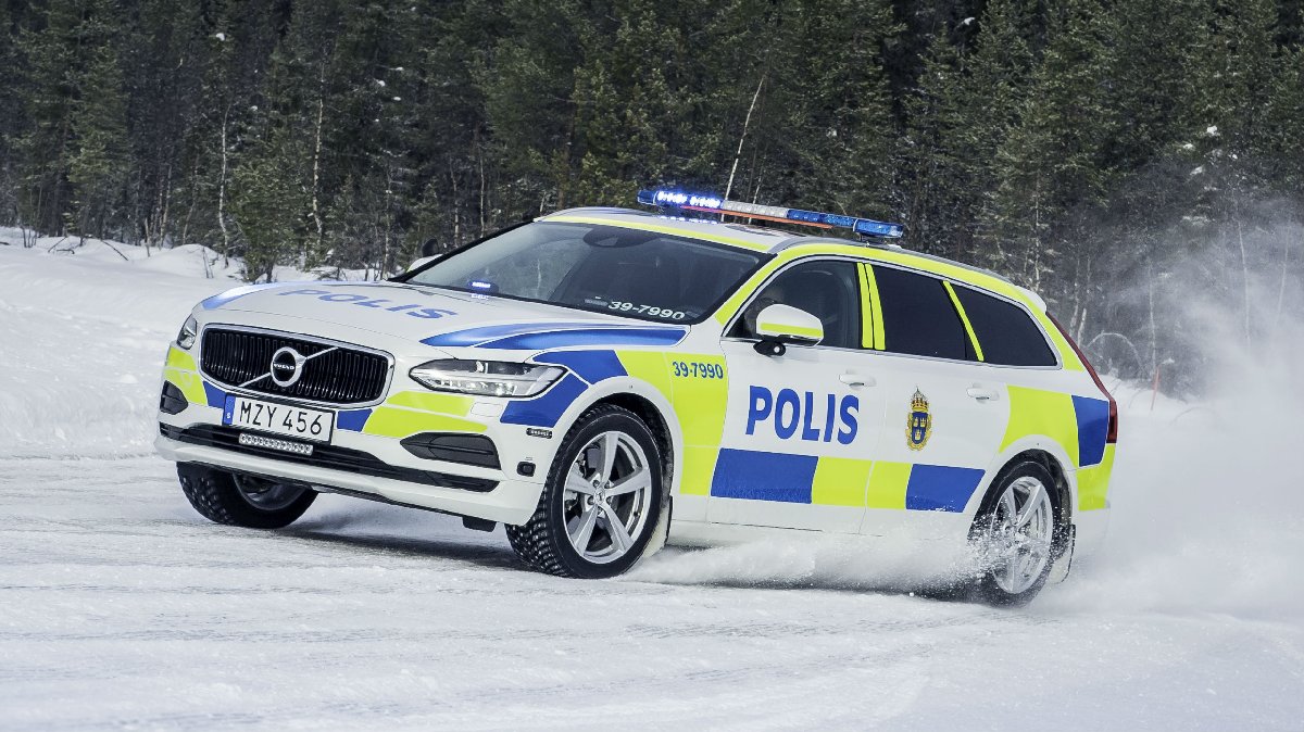 Volvo V90 Cross Country Police Car