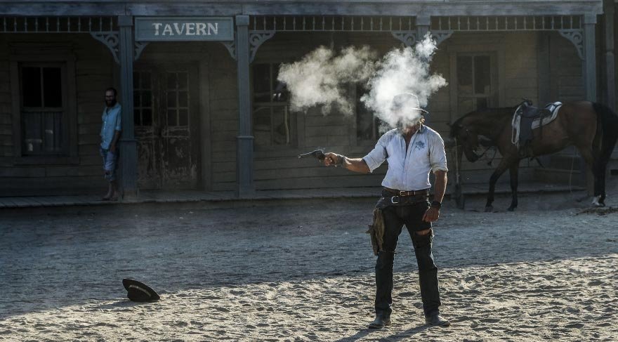 Sayıları azalsa da bölgeye gelen turistlere, vahşi batı şovları yapan figüran ve dublörler; düellolar, bar kavgaları, at sahneleriyle spagetti westerni nostaljisini izleyicilere yaşatmayı sürdürüyor.