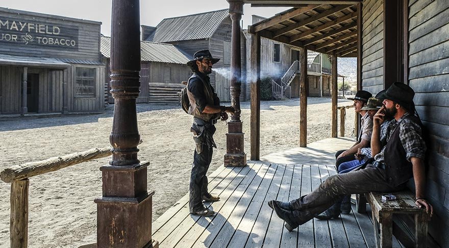 İspanya'nın güneyindeki Almeira kenti yakınlarındaki Tabernas Çölü, aralarında 'İyi, Kötü, Çirkin', 'Bir Avuç Dolar İçin' ve 'Bir Zamanlar Batıda'nın da yer aldığı bu alanın kült filmlerine ev sahipliği yaptı.
