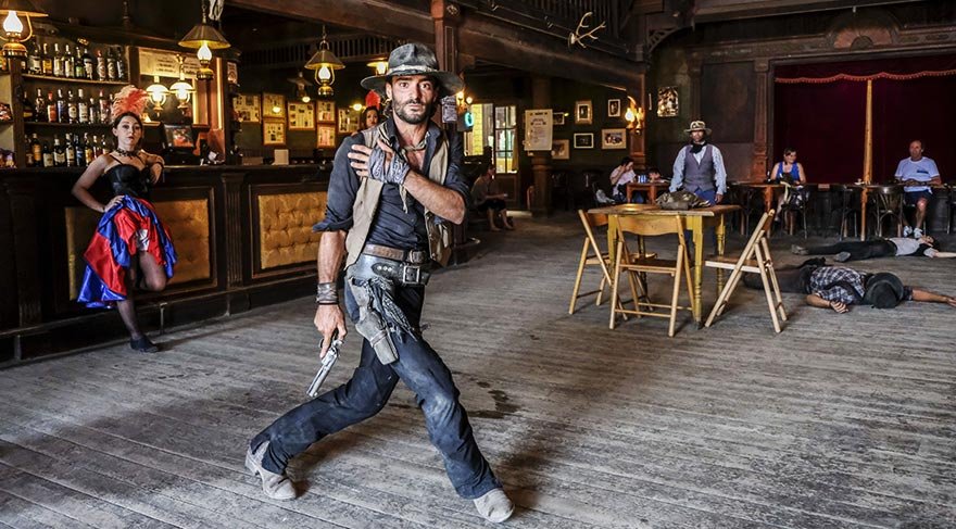 O yıllarda bu film setlerini görmek için bölgeye turist akını olunca, yöre halkı ciddi bir ekonomik kazanç elde etti.
