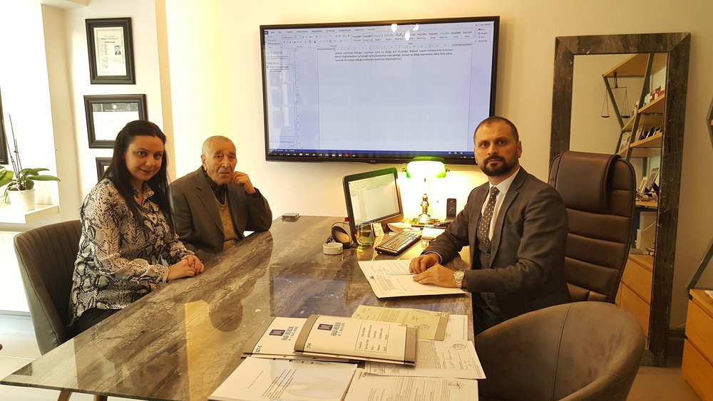 FOTO:SÖZCÜ - Avukat Halil Demir, İETT ile alakalı hatali ilaninda bulundu.