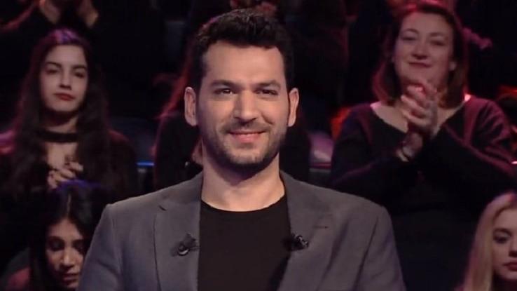 Bağlamayı mızrap kullanmadan sadece parmak uçlarıyla çalma tekniğine ne ad verilir? Kim Milyoner Olmak İster sorusu